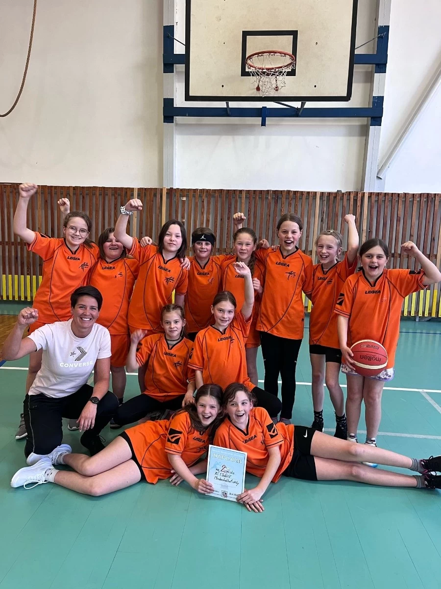 Basketbal 4. a 5. r. chlapci + dívky - 2. místa v okresním kole